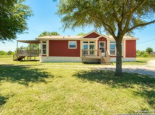 449 W Jauer St, Karnes City, TX 78118