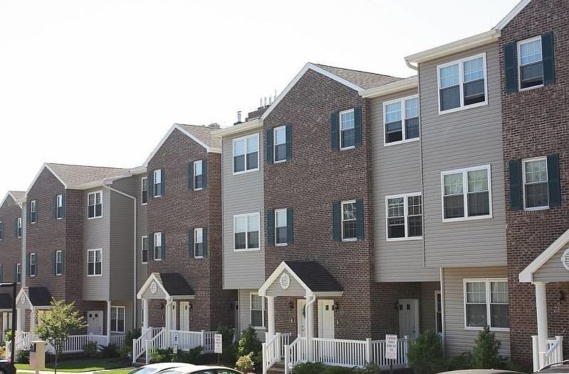 1st image of 81 High St Unit 7