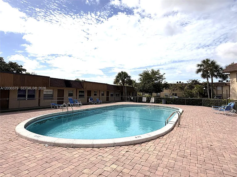 412 Lakeside Dr #223 — Photo 18