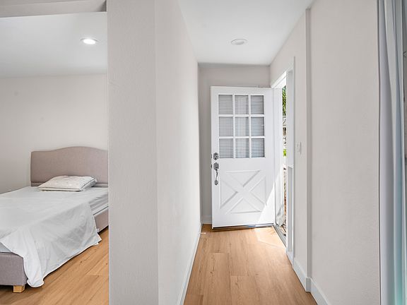3rd image of 163 E 10th Ave #1