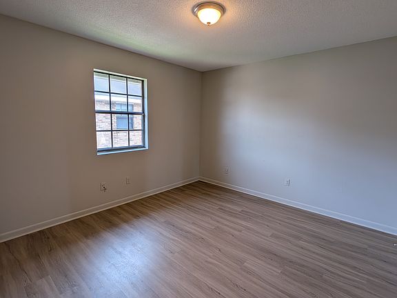 5th image of 111 Cantal Dr