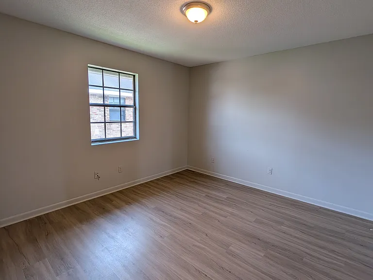 111 Cantal Dr — Photo 5