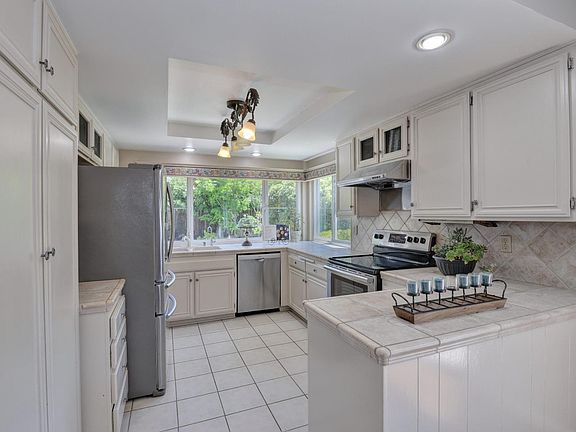 5th image of 7050 Calcaterra Dr