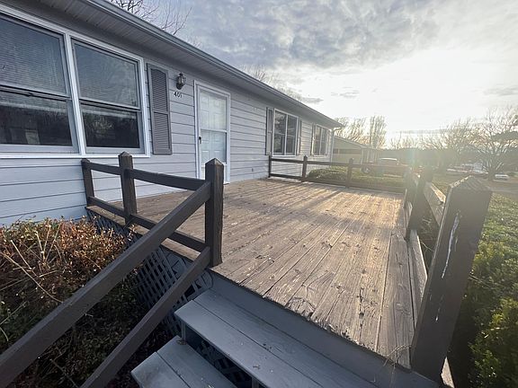 2nd image of 401 8th Ave NW