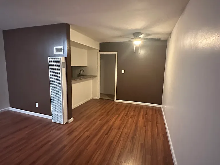 2966 Clarendon Ave #F — Photo 2