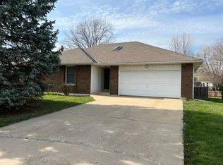 536 N Persimmon Dr, Olathe, KS 66061