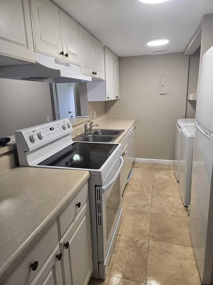 Building Photo - 4451 Treehouse Ln #18E