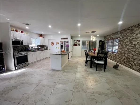 9852 SW 196th St, Cutler Bay, FL 33157