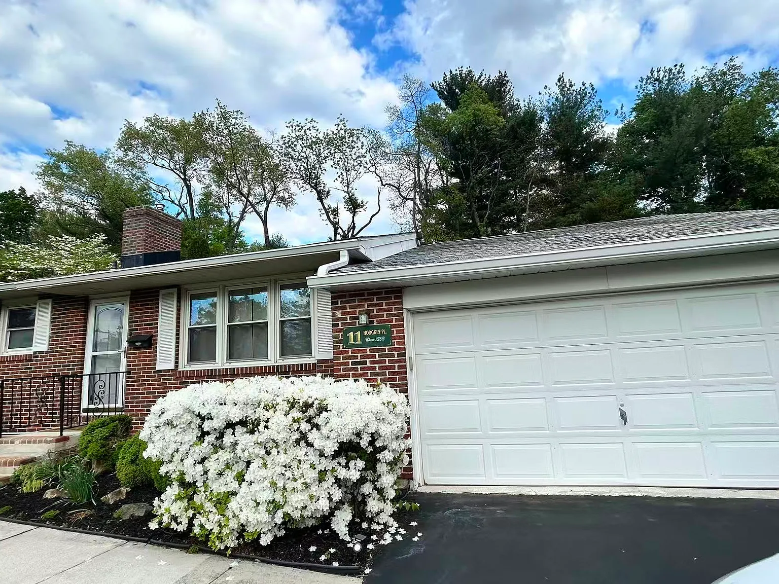 4 bed, 2.5 bath, 1872 sqft, $2,700 — Photo 2