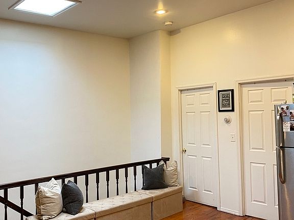 3rd image of 457 Van Buren St APT 2