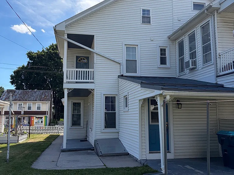 108 N Railroad St — Photo 3