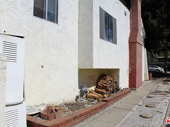 5th image of 1561 W 7th St