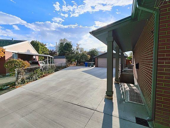 3rd image of 2770 S Sonnet Dr #3B-2BA-1914SQFT