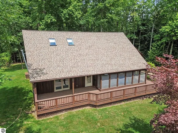 4943 Birchcrest Dr, Oscoda, MI 48750