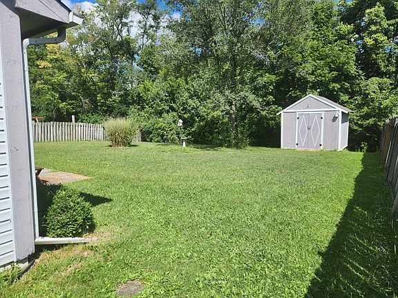 3rd image of 278 Longfellow Ln