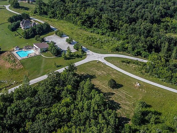3rd image of 658 Quarry Rd