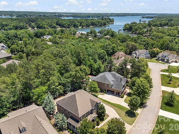 2nd image of 3411 Stags Leap Way
