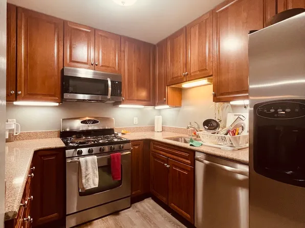 318 Rindge Ave, Cambridge, MA