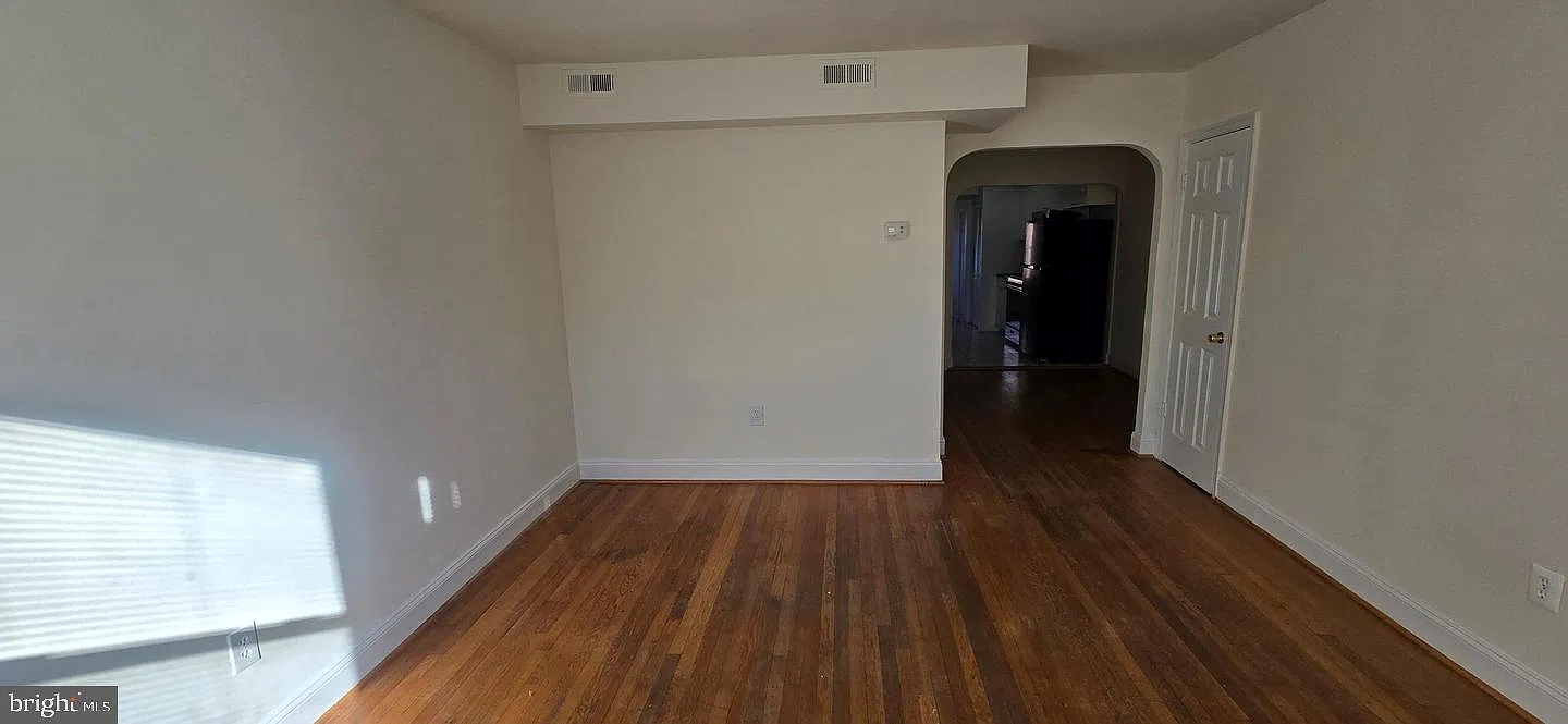 3 bed, 1.0 bath, 1000 sqft, $1,550 — Photo 2