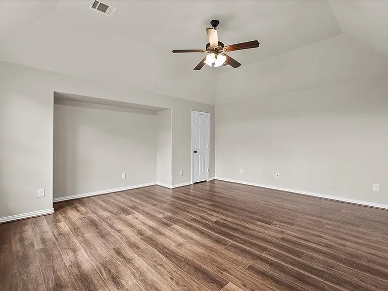 1117 Hancock Springs Ln — Photo 37