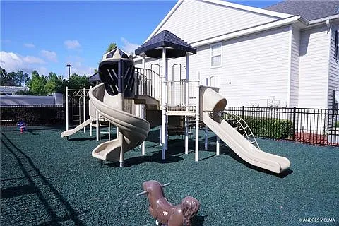 Eastern Pecan Pl — Photo 14