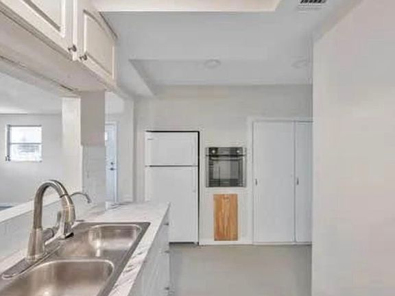 4th image of 2346 19th Ave SW