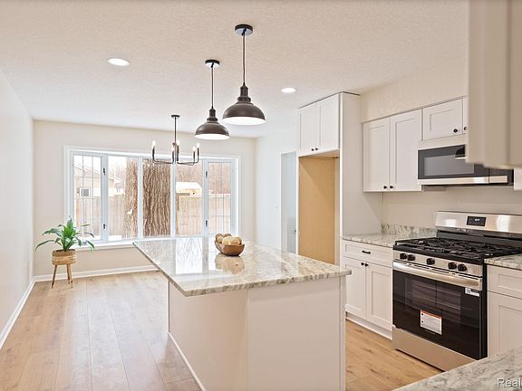 3rd image of 3937 Curtis Rd