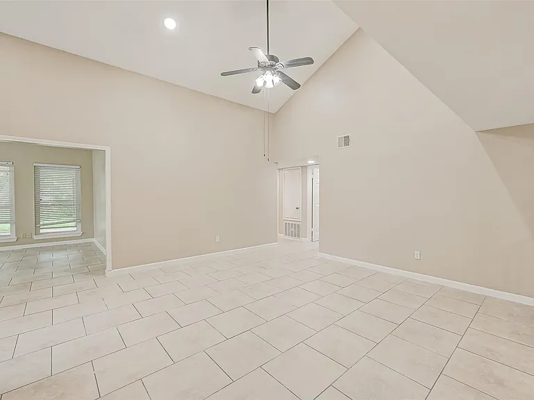 2302 Brook View Ln — Photo 11