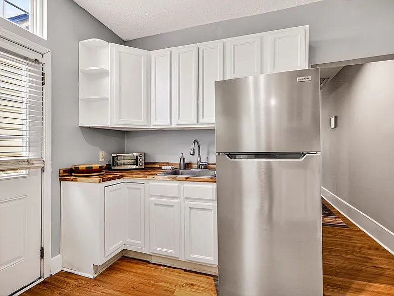 530 E Gordon Ln — Photo 15