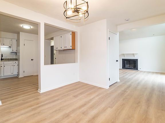 4th image of 305-9451 Hunters Creek Dr #305