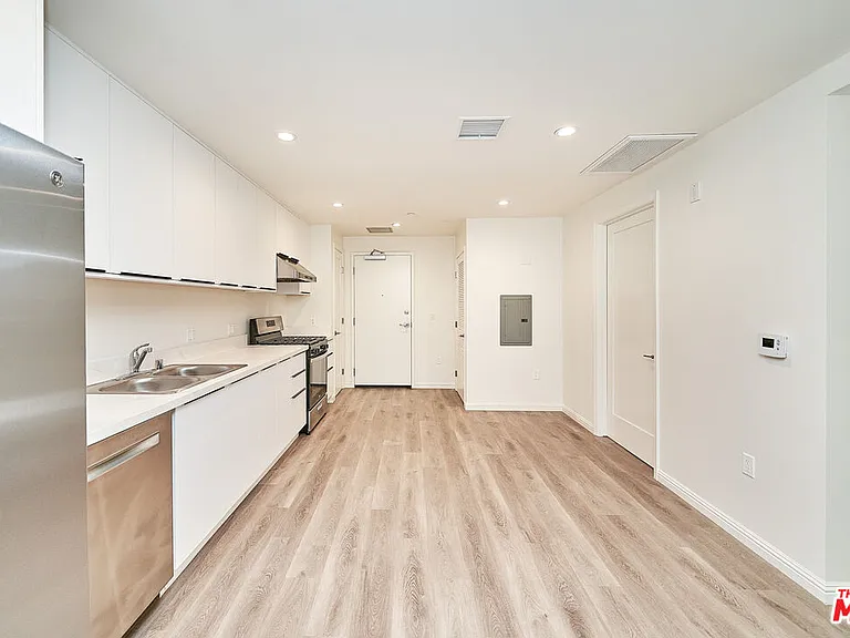 951 S Wilton Pl #204 — Photo 5