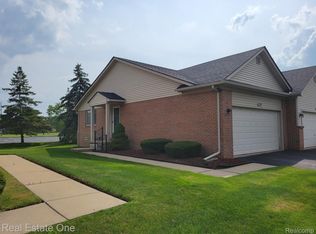 11374 Celtic Manor Dr #16, Warren, MI 48089