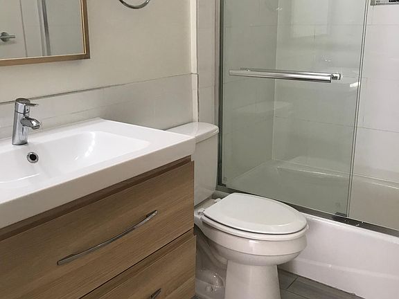 2nd image of 3840 Ingraham St #205