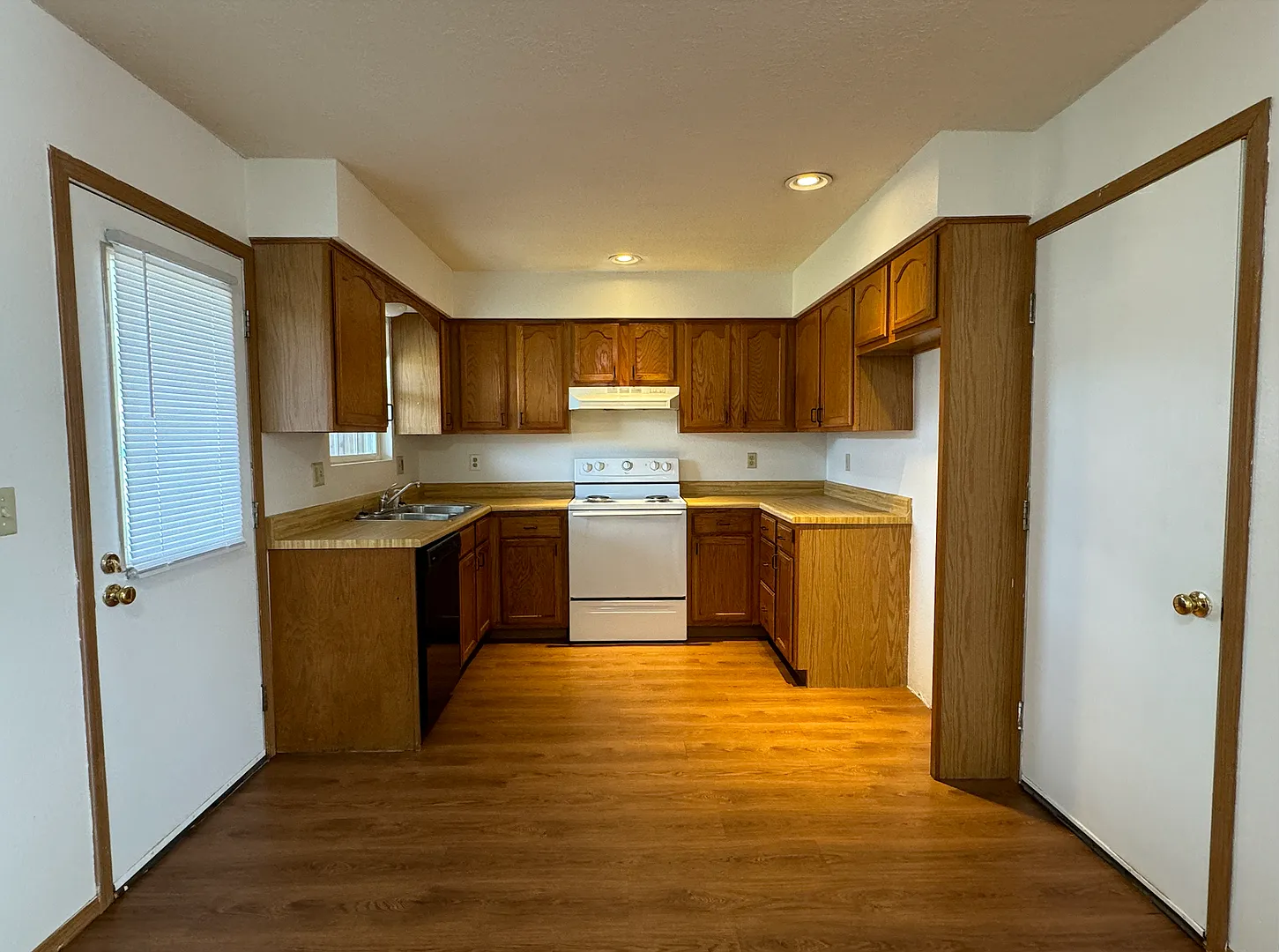 2 Bed | 2 Bath | 1 Car Garage Home! — Photo 4