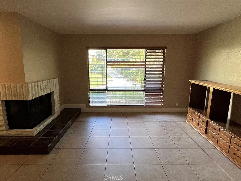 2 bed, 1.5 bath, 1476 sqft, $3,200 — Photo 1