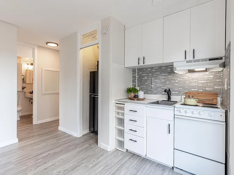 445 Kaiolu St #604 — Photo 3