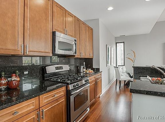 5th image of 1319 N Wood St APT 3C