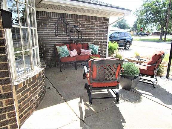 4th image of 221 E 18th Ave