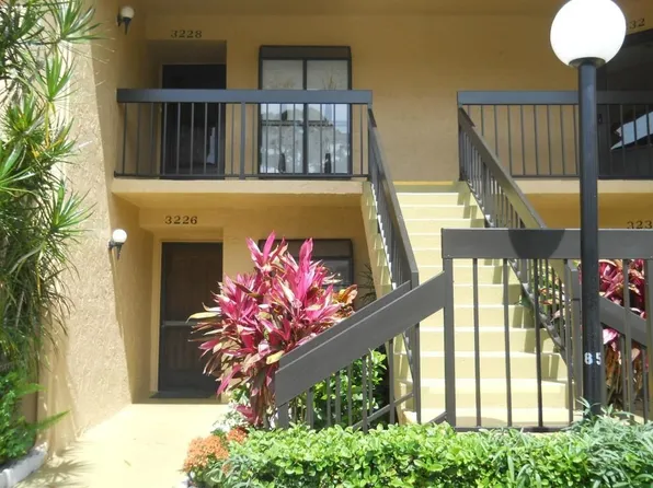 3226 Perimeter Dr, Greenacres, FL 33467