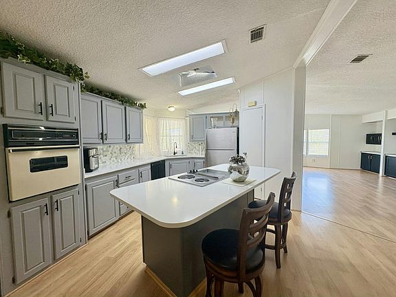 2nd image of 2281 Parkland Dr #242