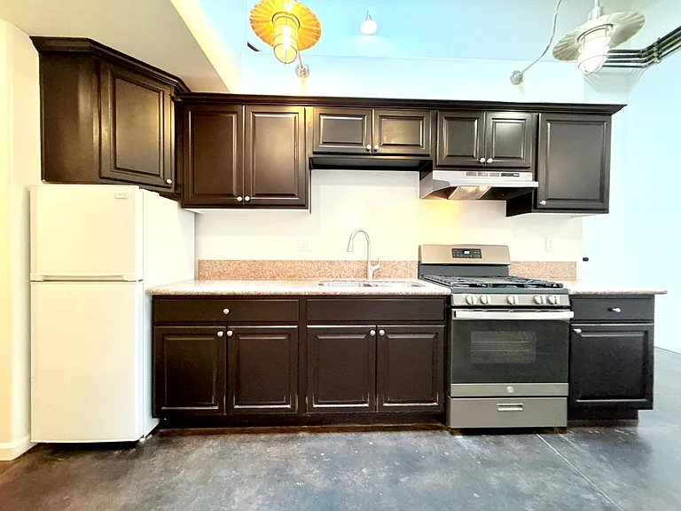 1734 N. Main St.,/ 633 Gibbons Street — Photo 6