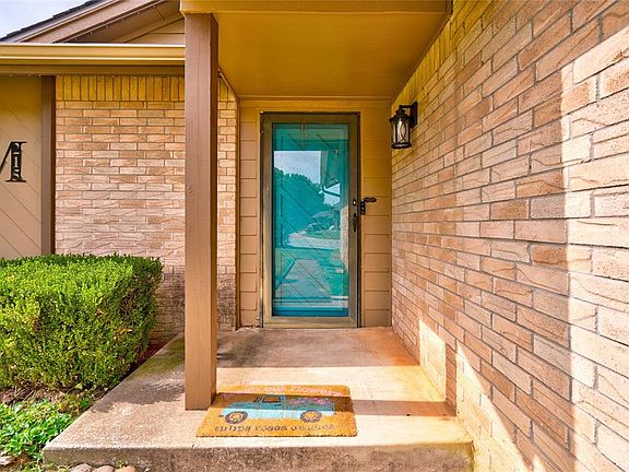 4th image of 215 Woodbridge Cir