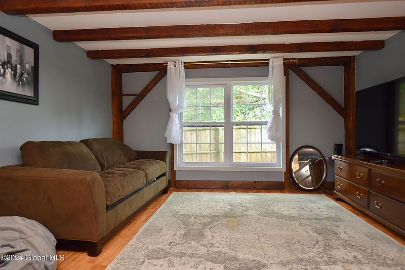 5th image of 528 Malta Avenue