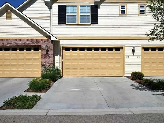 2 bed, 1.5 bath, 1034 sqft, $1,680 — Photo 3