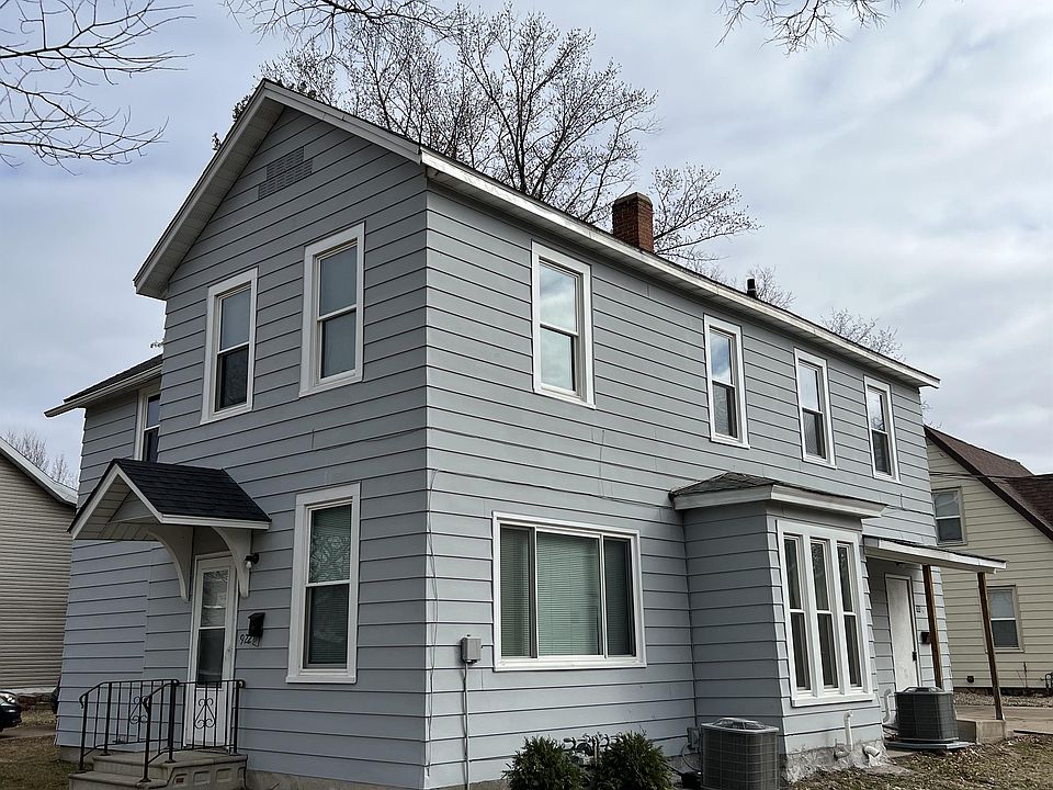 1st image of 701 1/2 10th Ave E