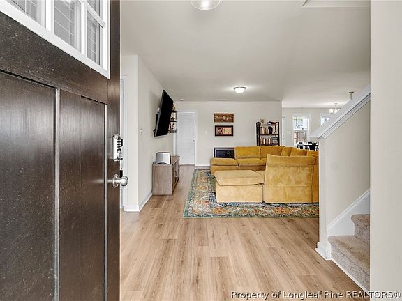 4th image of 1733 Ramsdale Rd