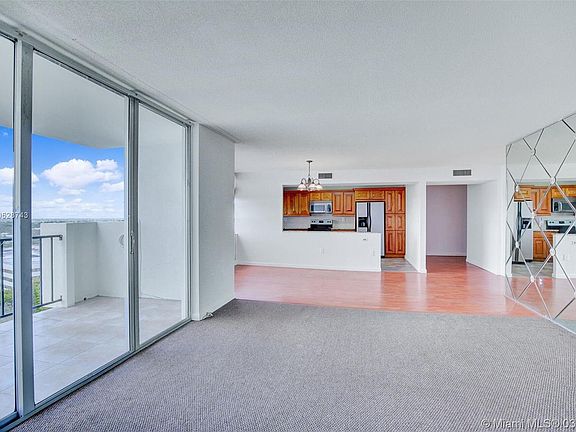4th image of 2780 NE 183rd St APT 1502