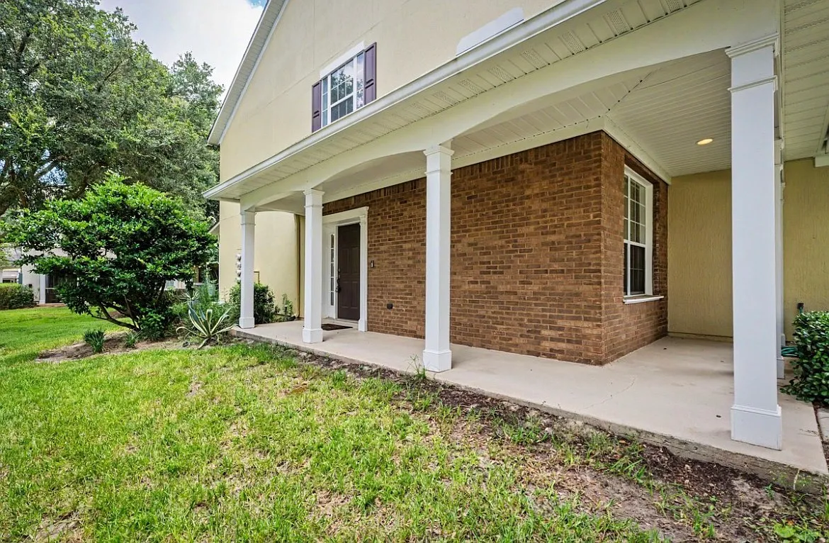 3 bed, 2.5 bath, 2067 sqft, $2,400 — Photo 3