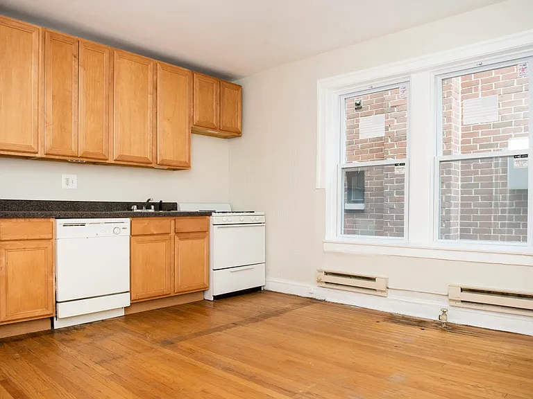 2129 N Dayton St #204 — Photo 1