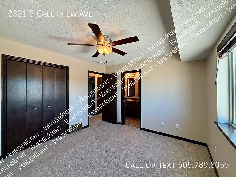2321 S Creekview Ave — Photo 6